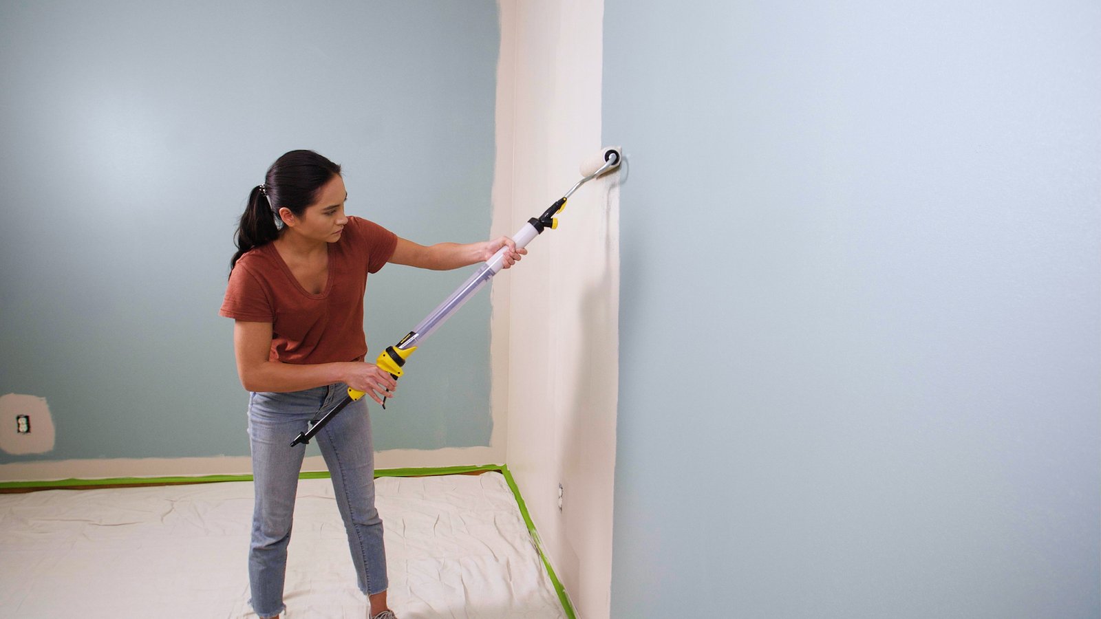 2021_WAGNER_PAINTSTICK-EZ-ROLLER_HOW-TO-PAINT-WALLS-WITH-A-ROLLER_FINAL.00_00_08_19.Still013