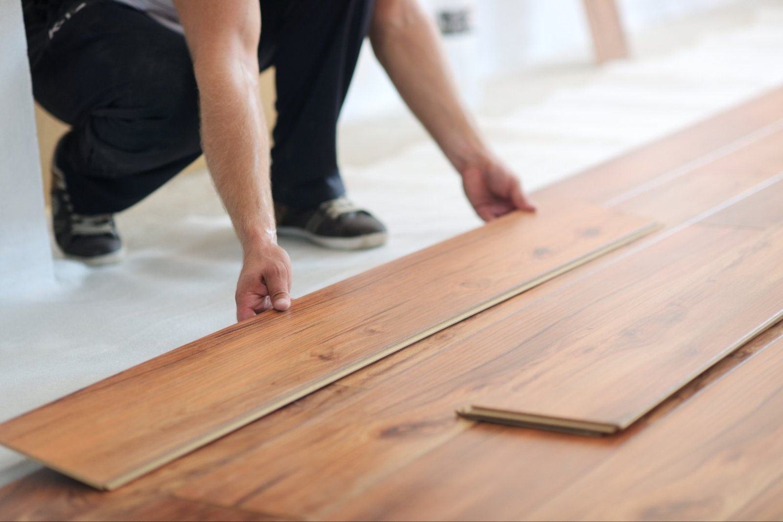 laminated-wooden-flooring-service